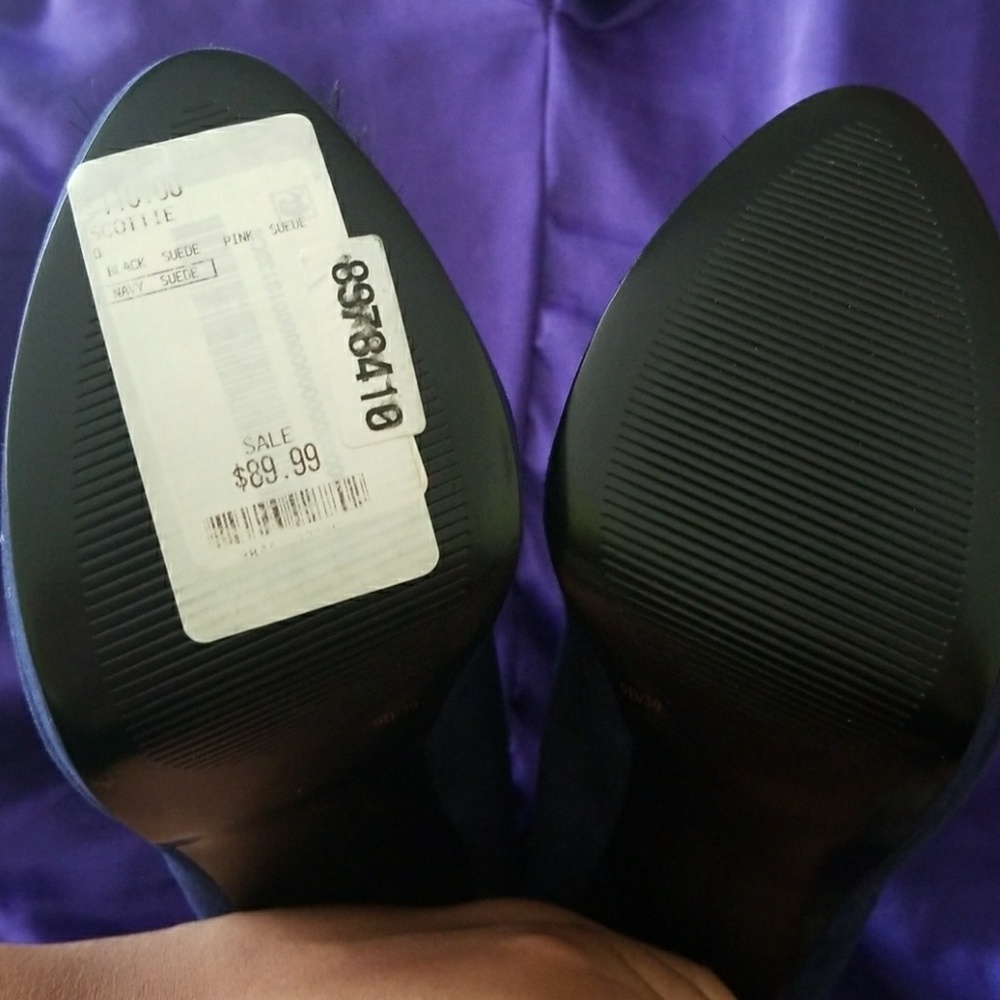 BCBG "Scottie" Platform Heels - Picture 7 of 7